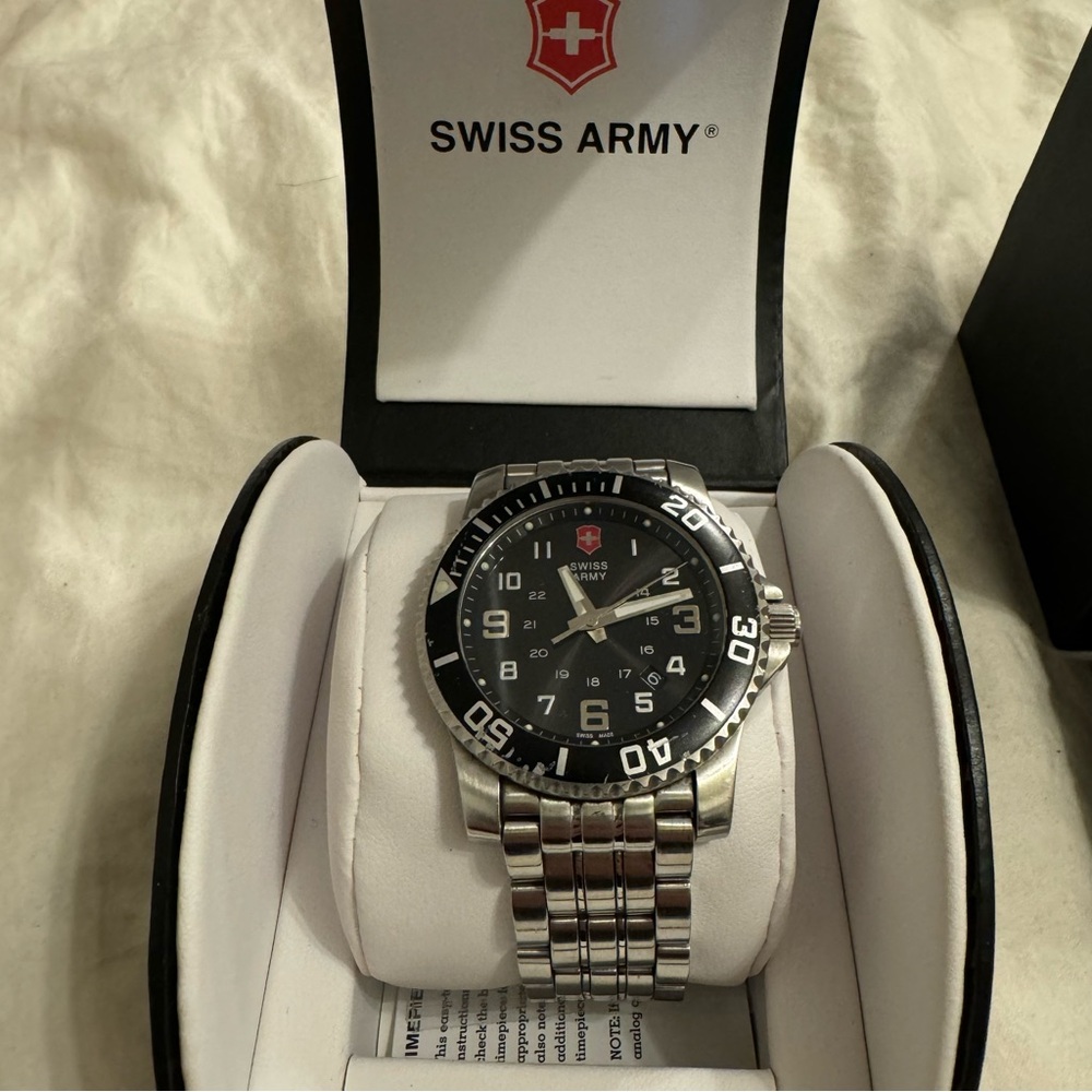 Victorinox Swiss Army Men’s Maverick II Chrono Watch w Blue Bezel & Silver Link